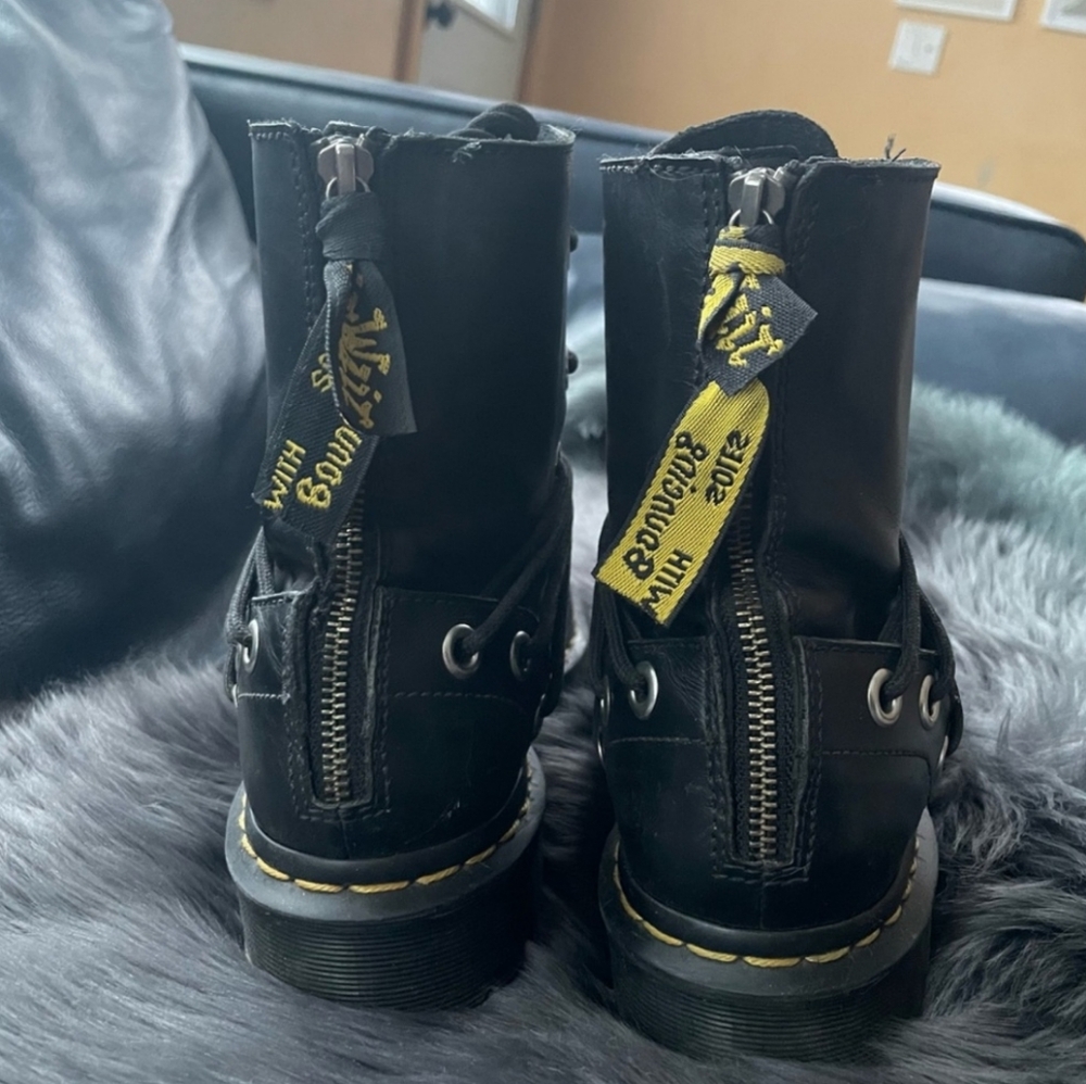 Reserved  ✨️BOOBAY21 ✨️  🦄 Dr. Martens Daria Stone Boots UK6 W8 - Picture 5 of 7